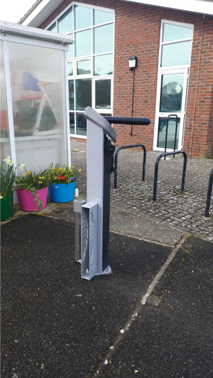 Photo_of_Cycle_Repair_Station.jpg
